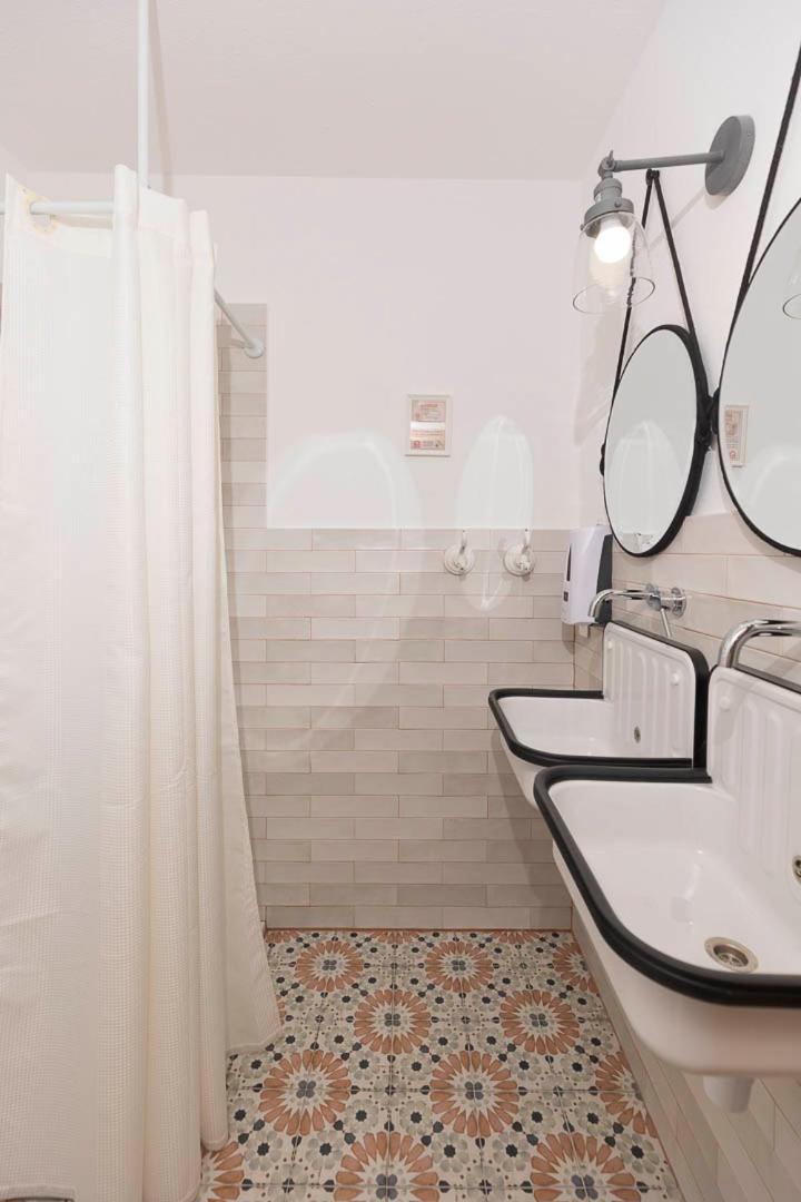 Corsica Hostel Porto-Vecchio, Partie Dortoirs Bagian luar foto