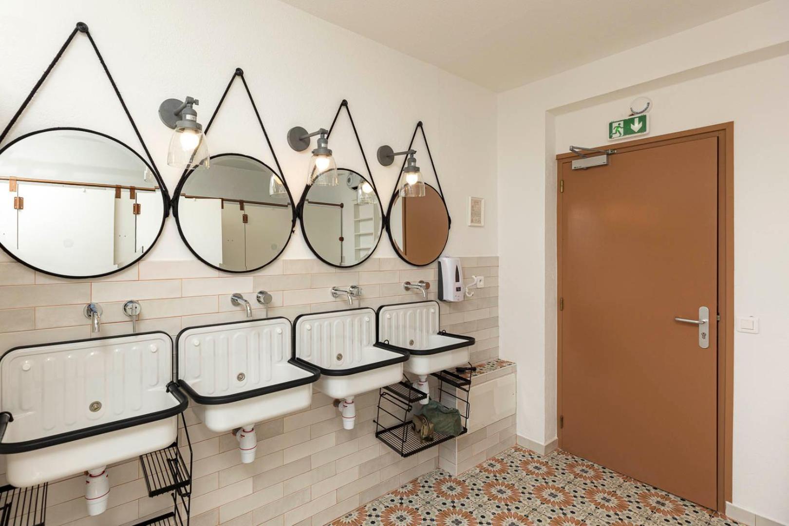 Corsica Hostel Porto-Vecchio, Partie Dortoirs Bagian luar foto