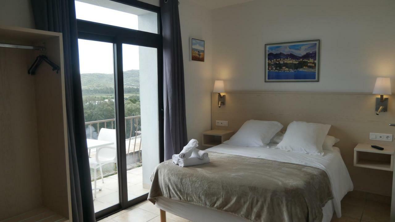 Corsica Hostel Porto-Vecchio, Partie Dortoirs Bagian luar foto
